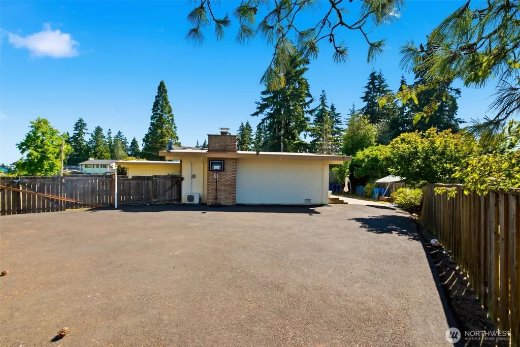 26607 Manchester Court Kent WA 98032
