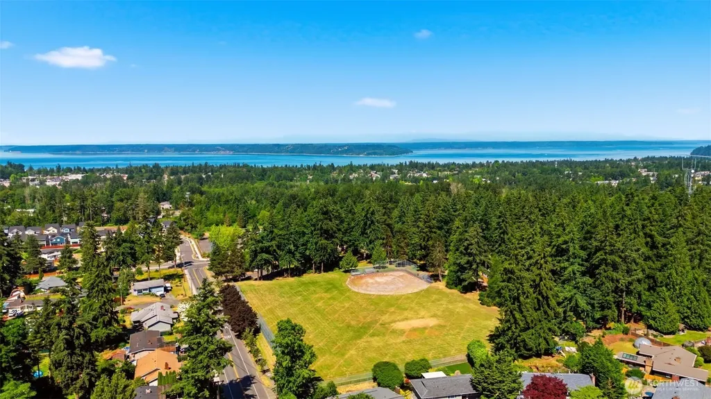 26607 Manchester Court Kent WA 98032