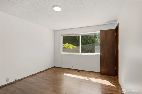 26607 Manchester Court Kent WA 98032