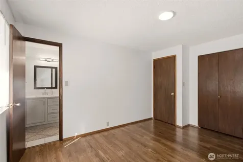 26607 Manchester Court Kent WA 98032