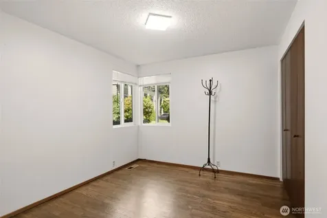 26607 Manchester Court Kent WA 98032
