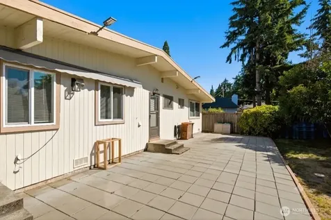 26607 Manchester Court Kent WA 98032