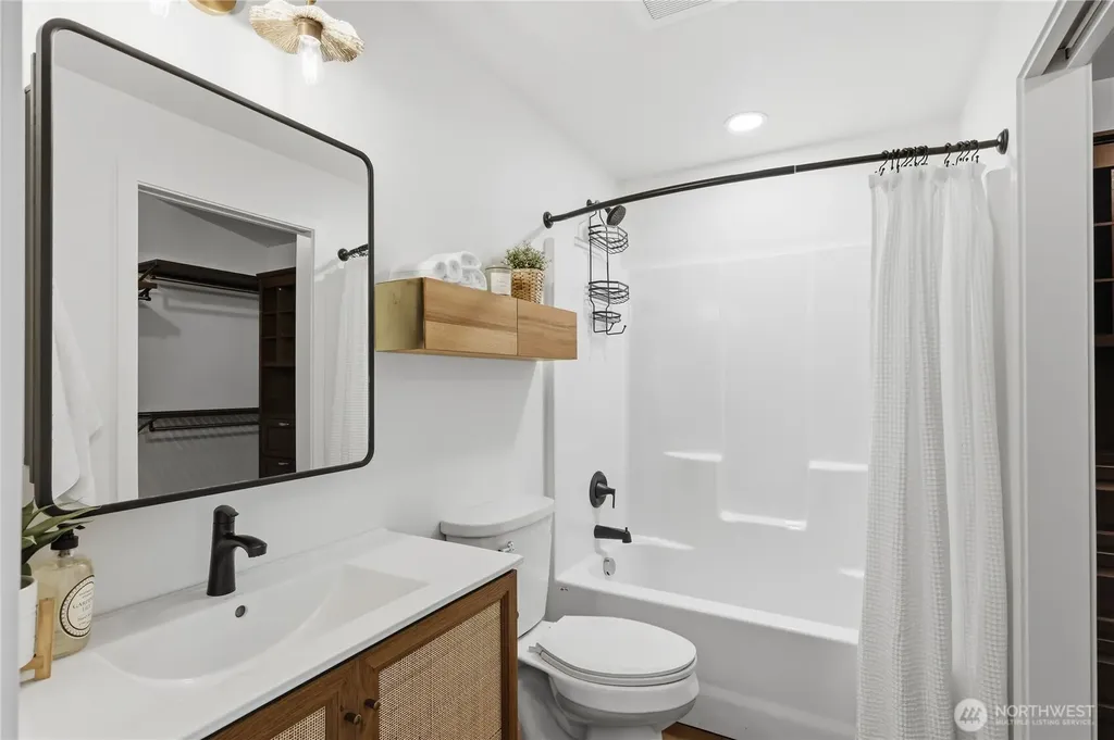 384 Ruth Lane Bremerton WA 98310