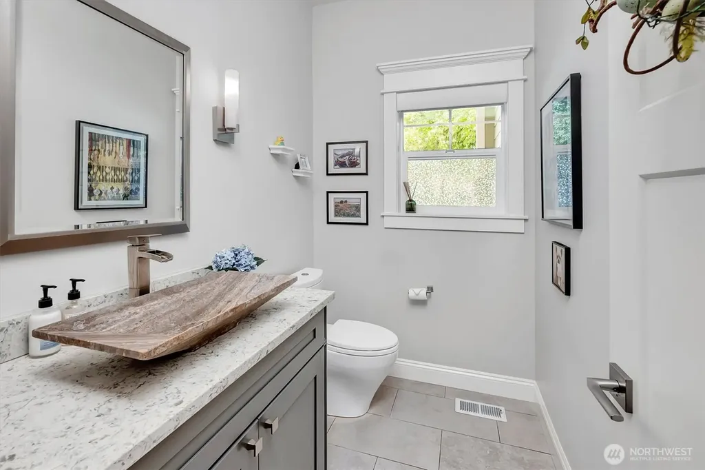 9950 SE 39th Street Mercer Island WA 98040