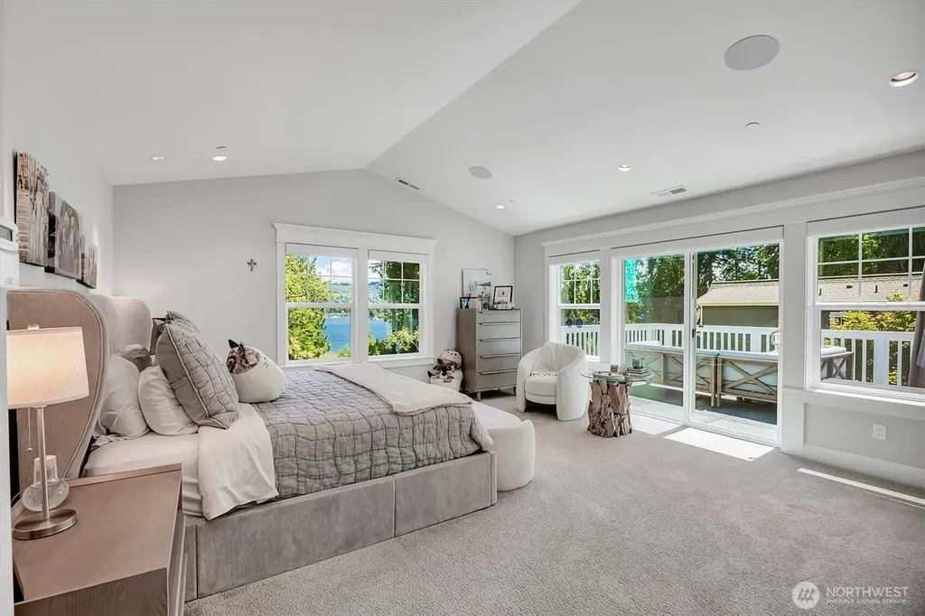 9950 SE 39th Street Mercer Island WA 98040