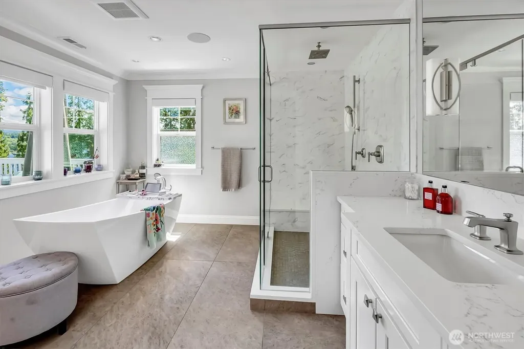 9950 SE 39th Street Mercer Island WA 98040