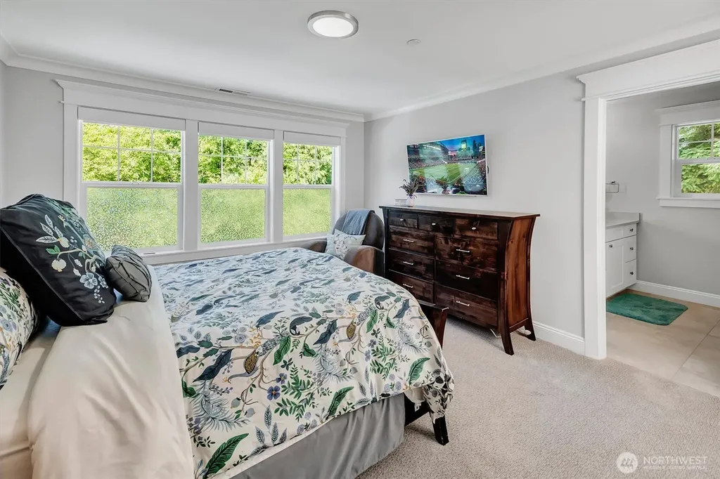 9950 SE 39th Street Mercer Island WA 98040