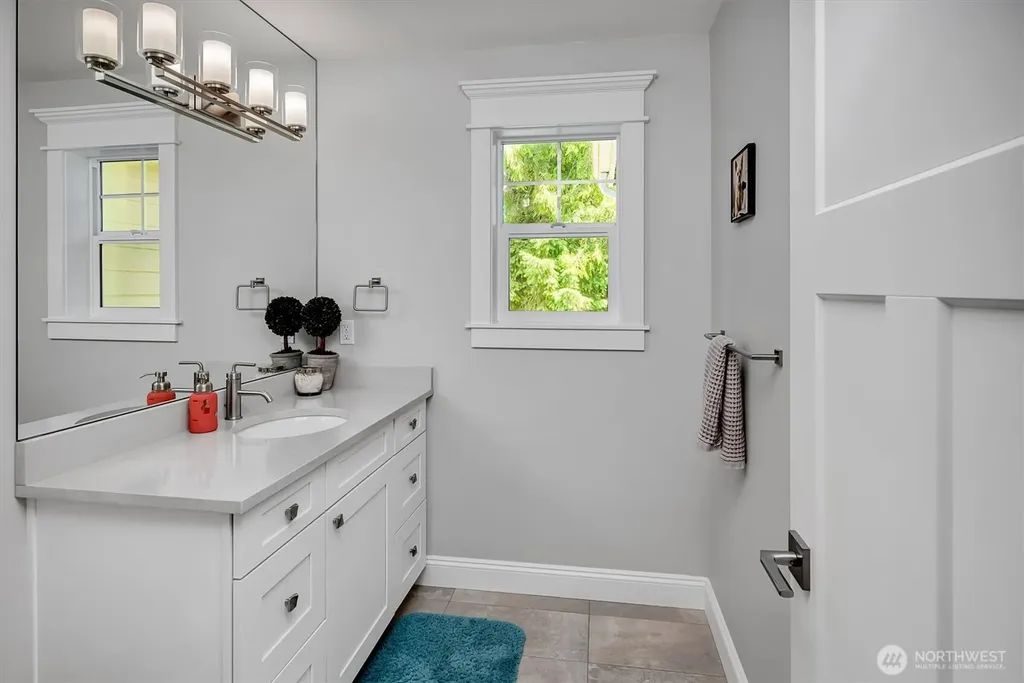 9950 SE 39th Street Mercer Island WA 98040