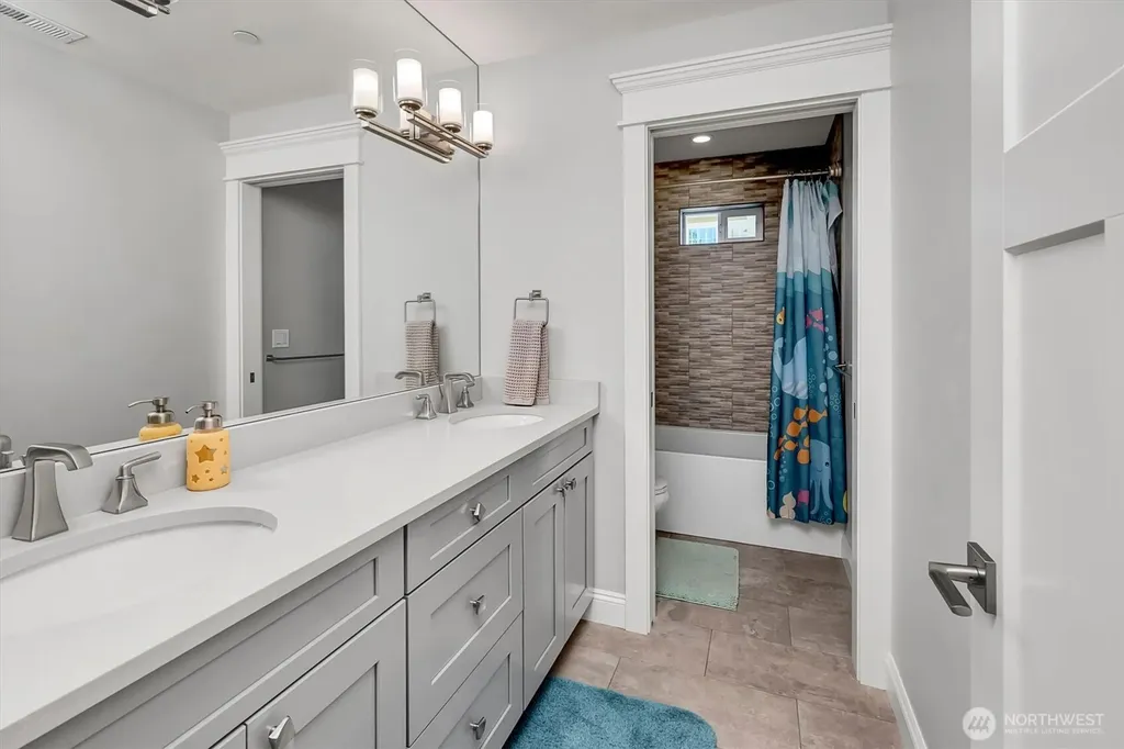 9950 SE 39th Street Mercer Island WA 98040