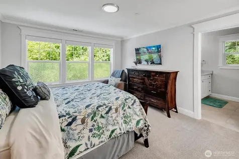 9950 SE 39th Street Mercer Island WA 98040