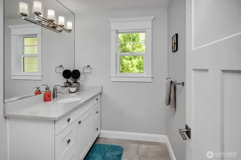 9950 SE 39th Street Mercer Island WA 98040
