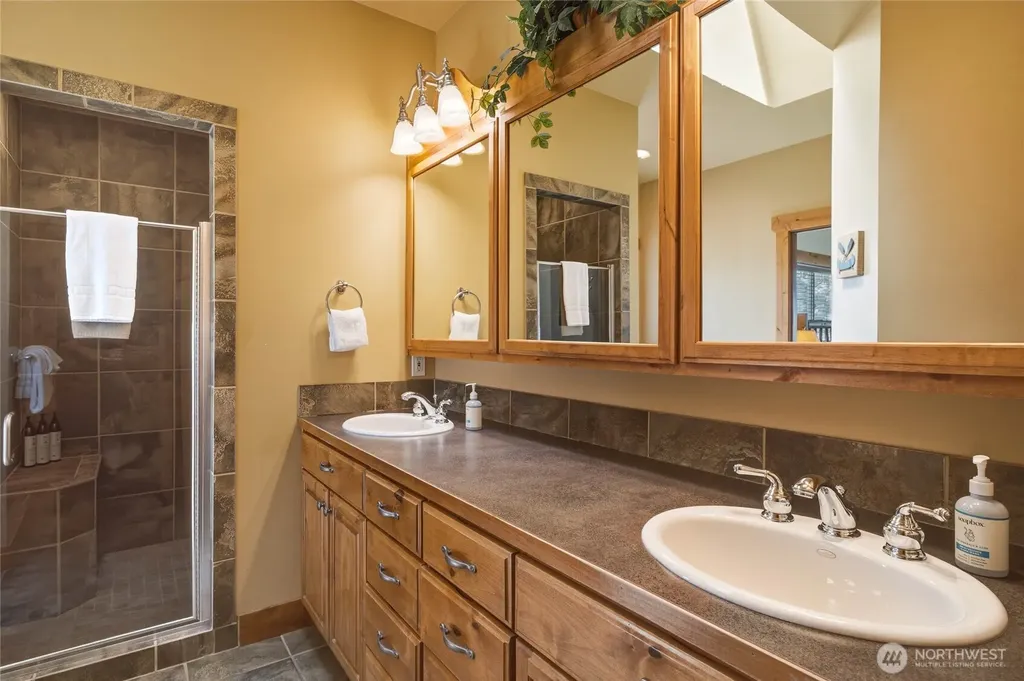 915 S Lakeshore Drive Chelan WA 98816