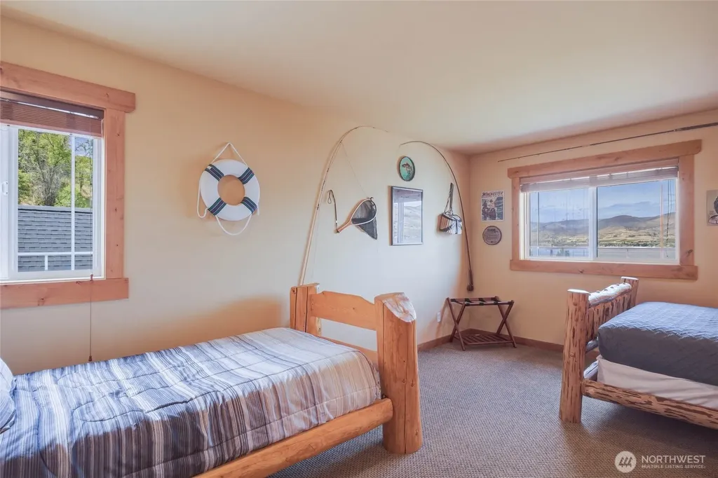 915 S Lakeshore Drive Chelan WA 98816