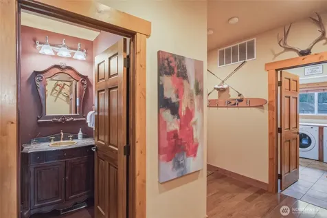 915 S Lakeshore Drive Chelan WA 98816