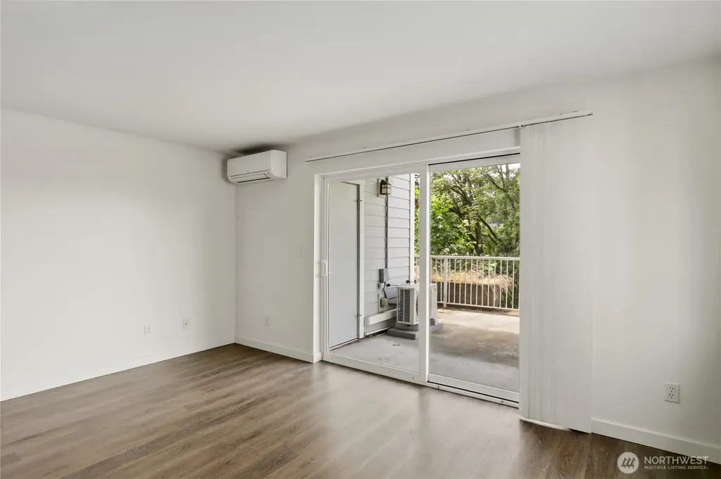 823 Davis Place S Seattle WA 98144