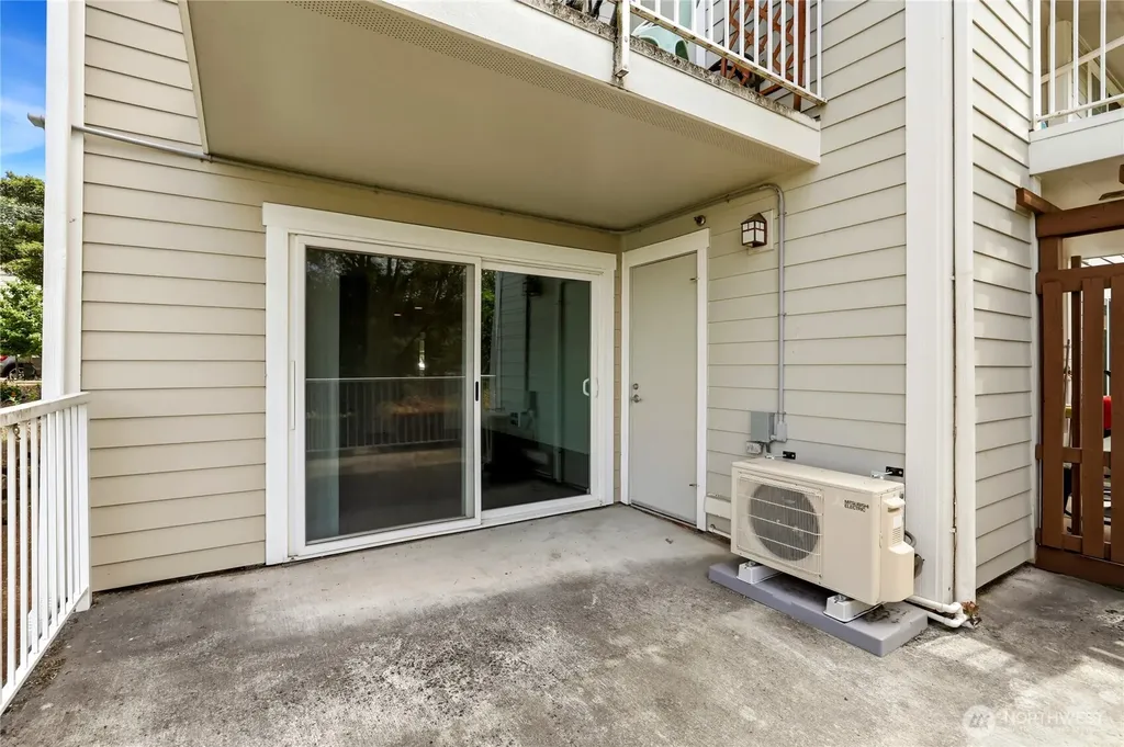 823 Davis Place S Seattle WA 98144