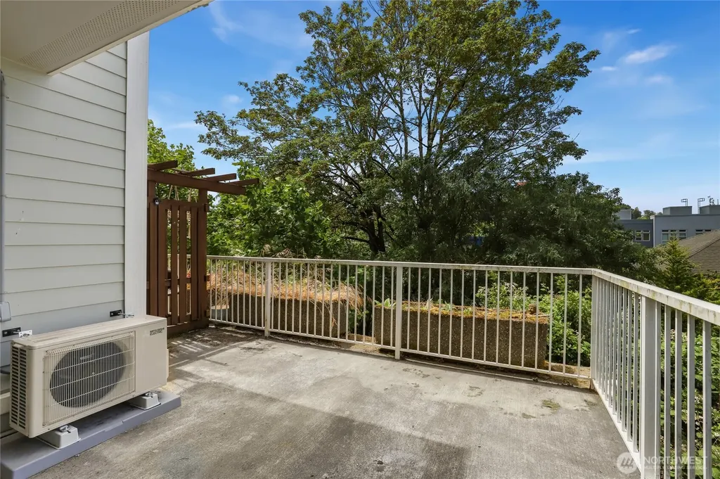 823 Davis Place S Seattle WA 98144