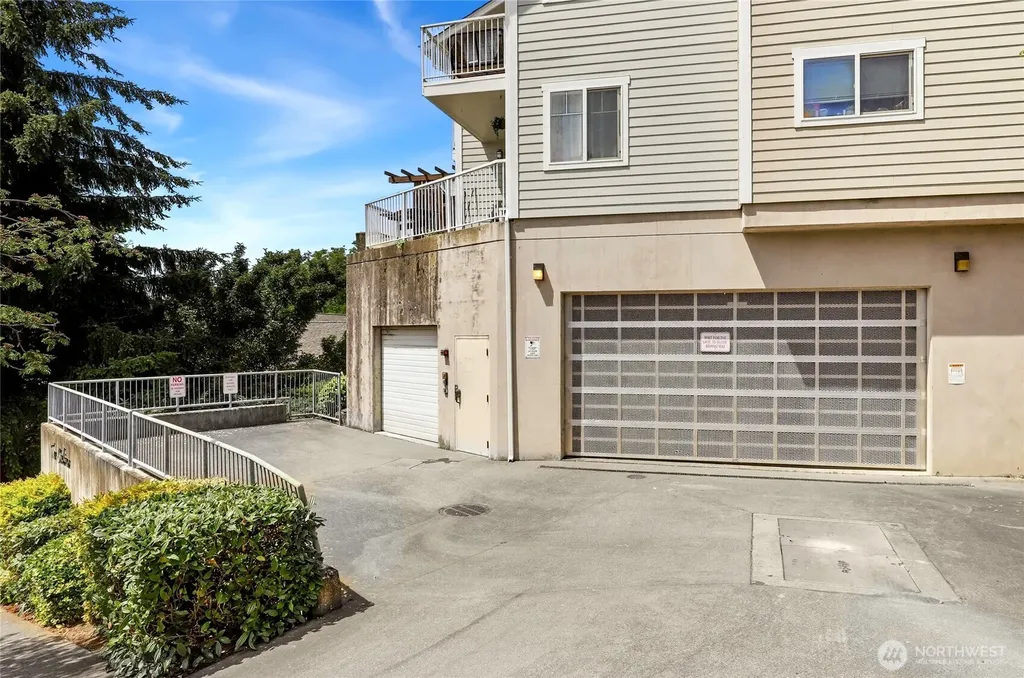 823 Davis Place S Seattle WA 98144