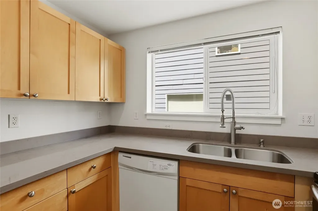 823 Davis Place S Seattle WA 98144