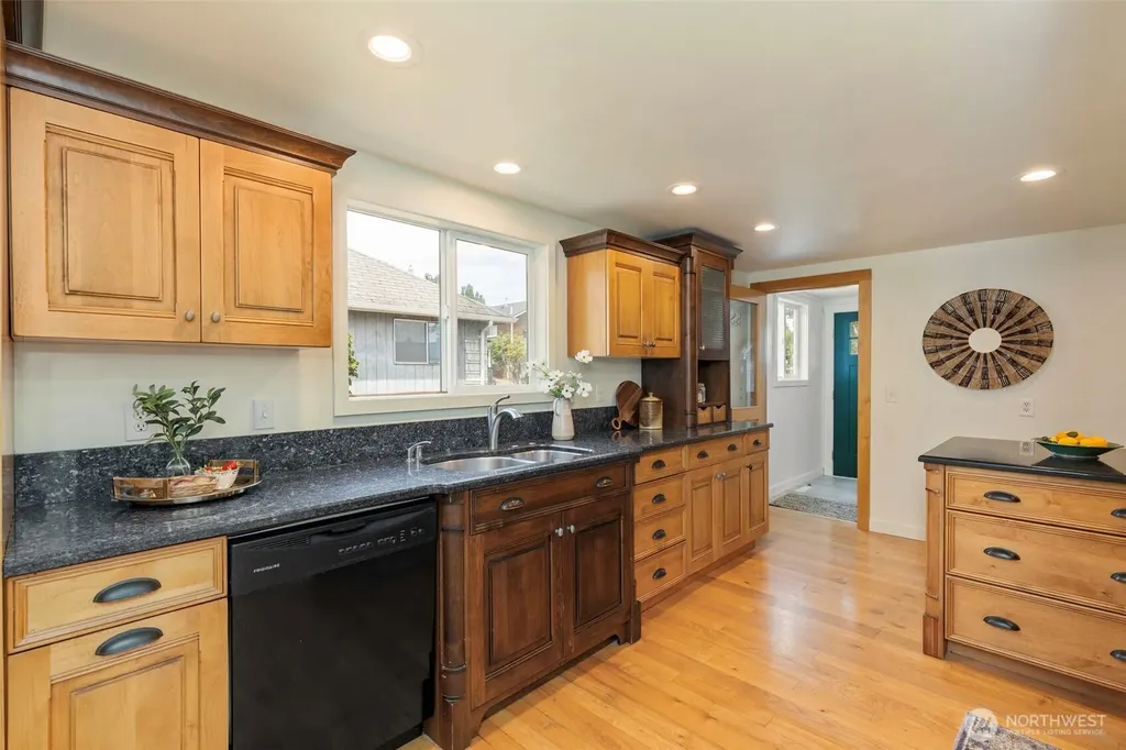3542 NW Lowell Street Silverdale WA 98383