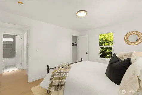 4411 50th Avenue SW Seattle WA 98116