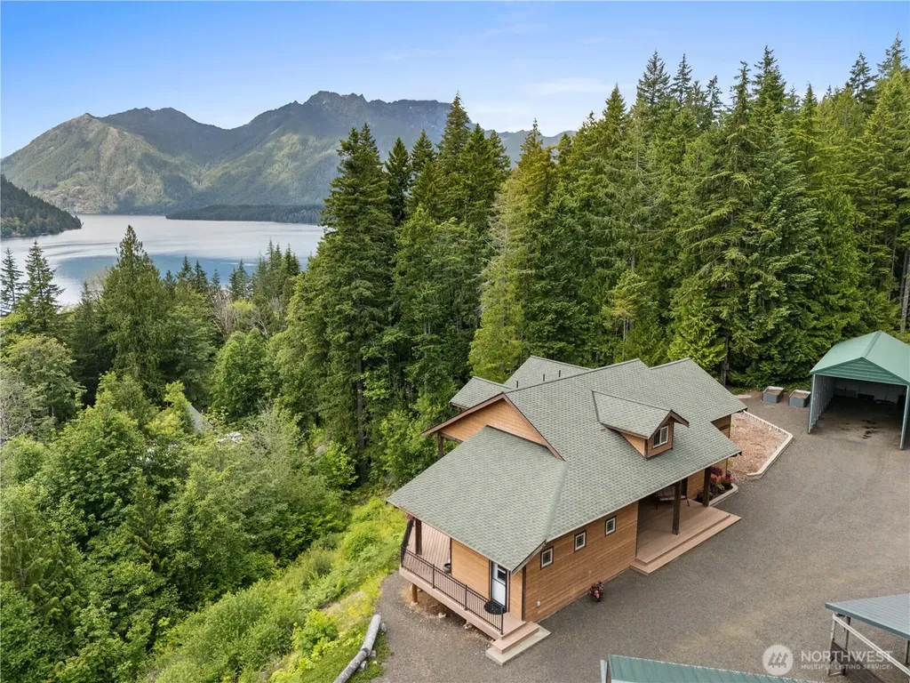 5786 N Lake Cushman Road Hoodsport WA 98548