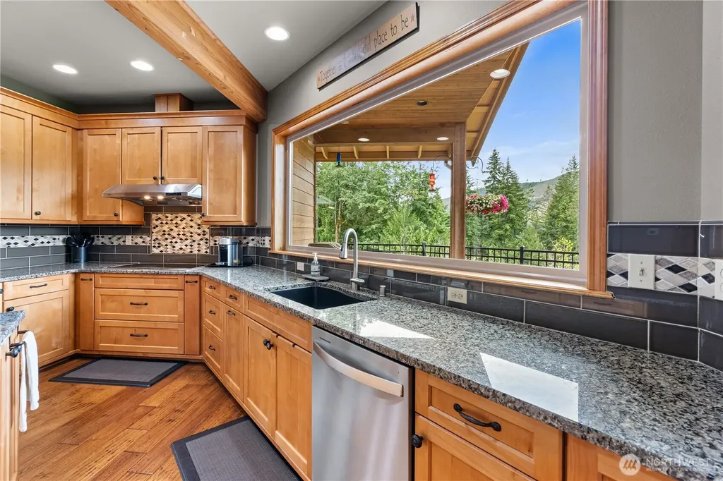 5786 N Lake Cushman Road Hoodsport WA 98548
