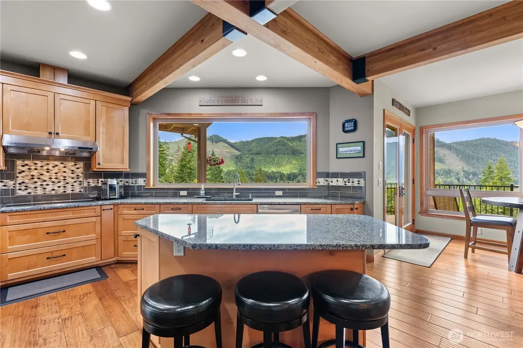 5786 N Lake Cushman Road Hoodsport WA 98548
