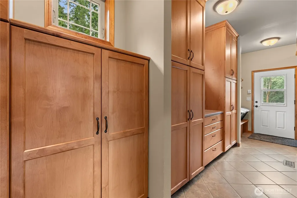 5786 N Lake Cushman Road Hoodsport WA 98548