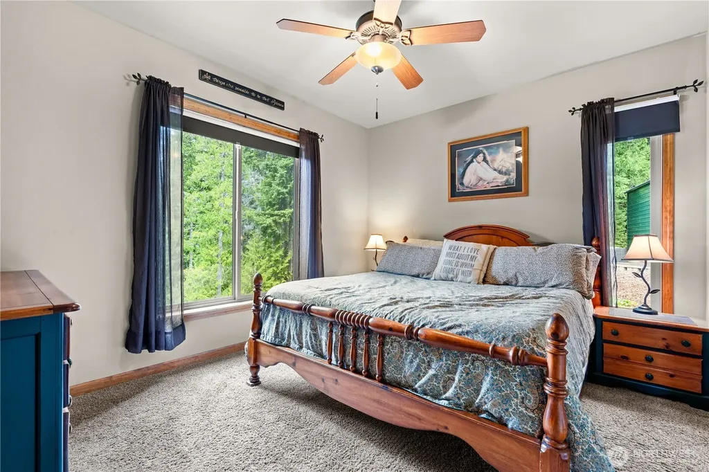 5786 N Lake Cushman Road Hoodsport WA 98548