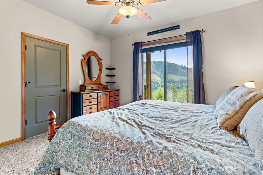 5786 N Lake Cushman Road Hoodsport WA 98548