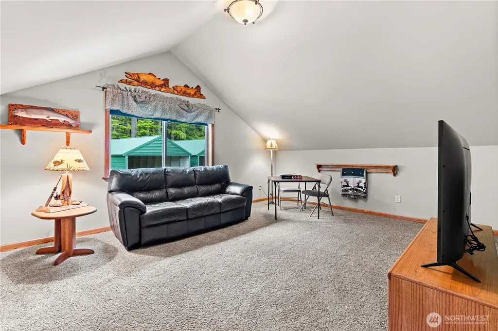 5786 N Lake Cushman Road Hoodsport WA 98548
