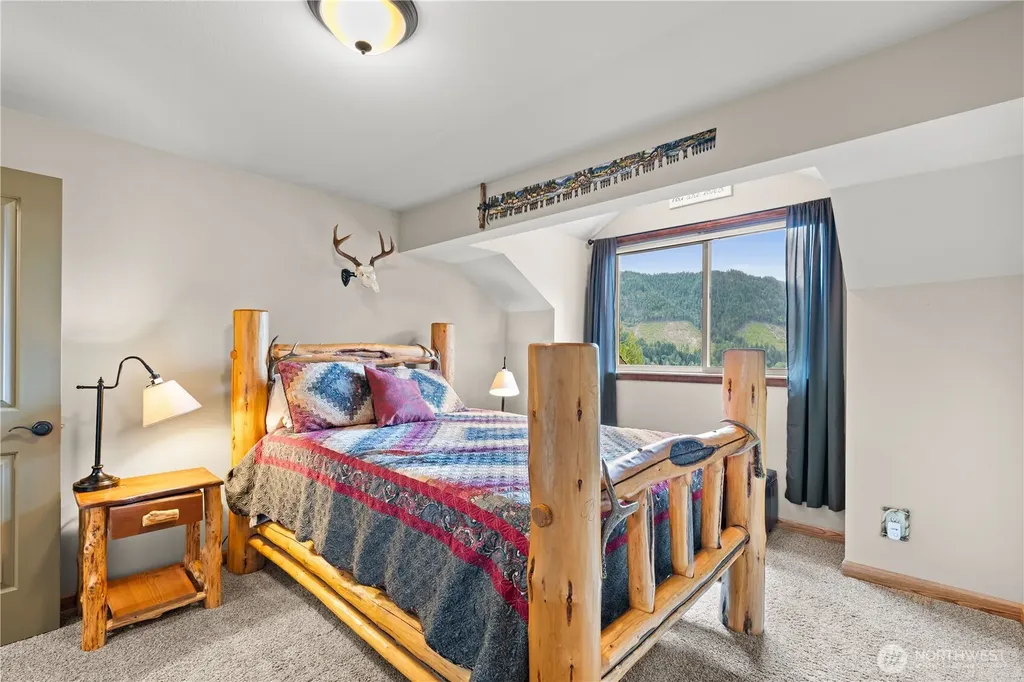5786 N Lake Cushman Road Hoodsport WA 98548