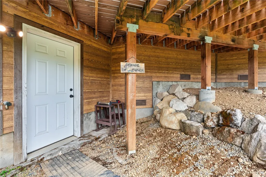 5786 N Lake Cushman Road Hoodsport WA 98548