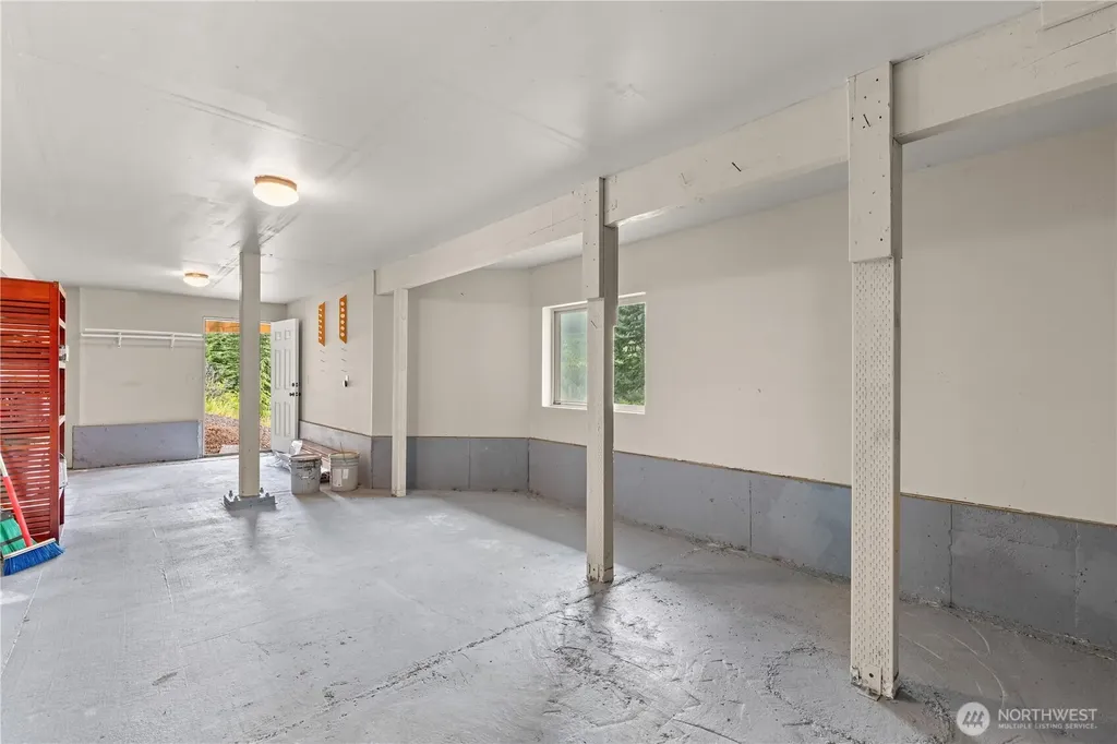 5786 N Lake Cushman Road Hoodsport WA 98548