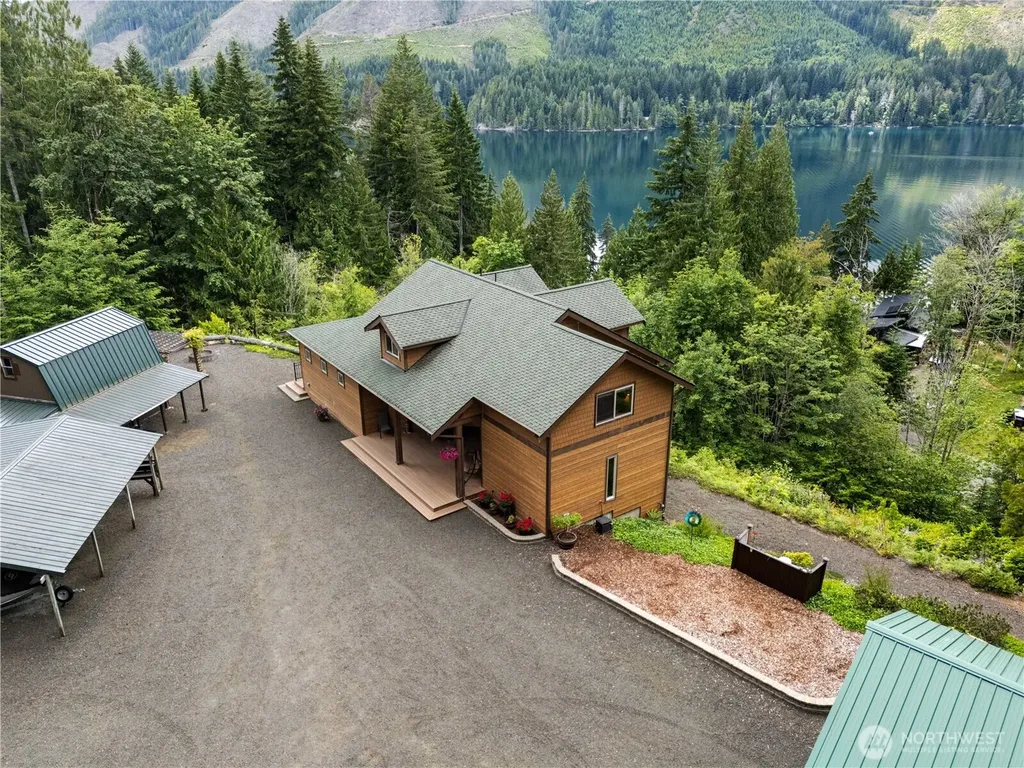 5786 N Lake Cushman Road Hoodsport WA 98548