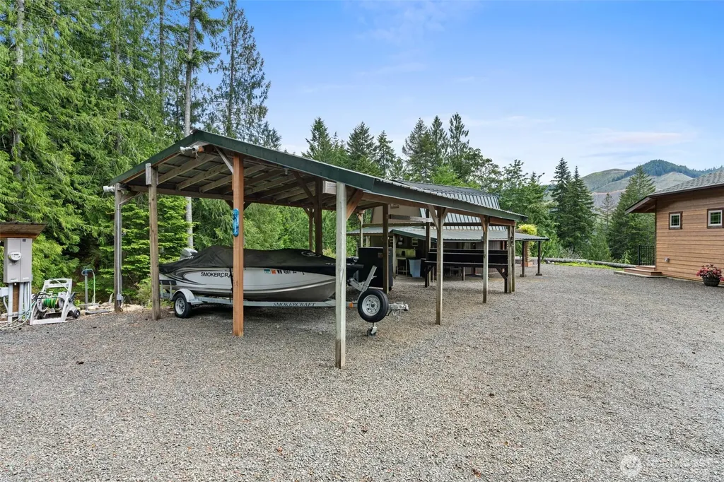 5786 N Lake Cushman Road Hoodsport WA 98548