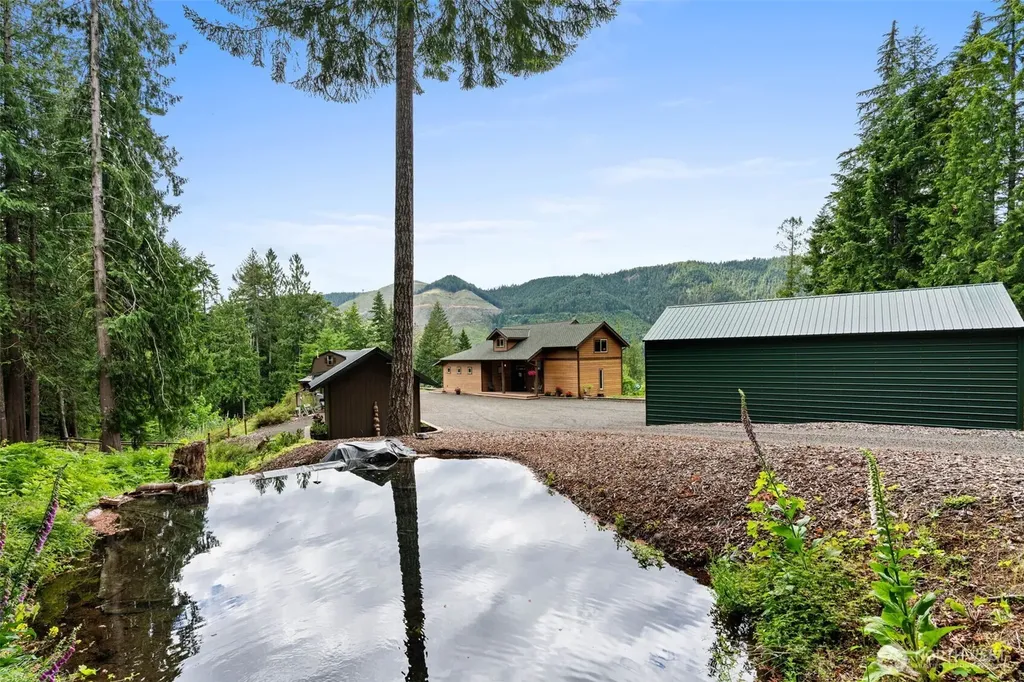 5786 N Lake Cushman Road Hoodsport WA 98548
