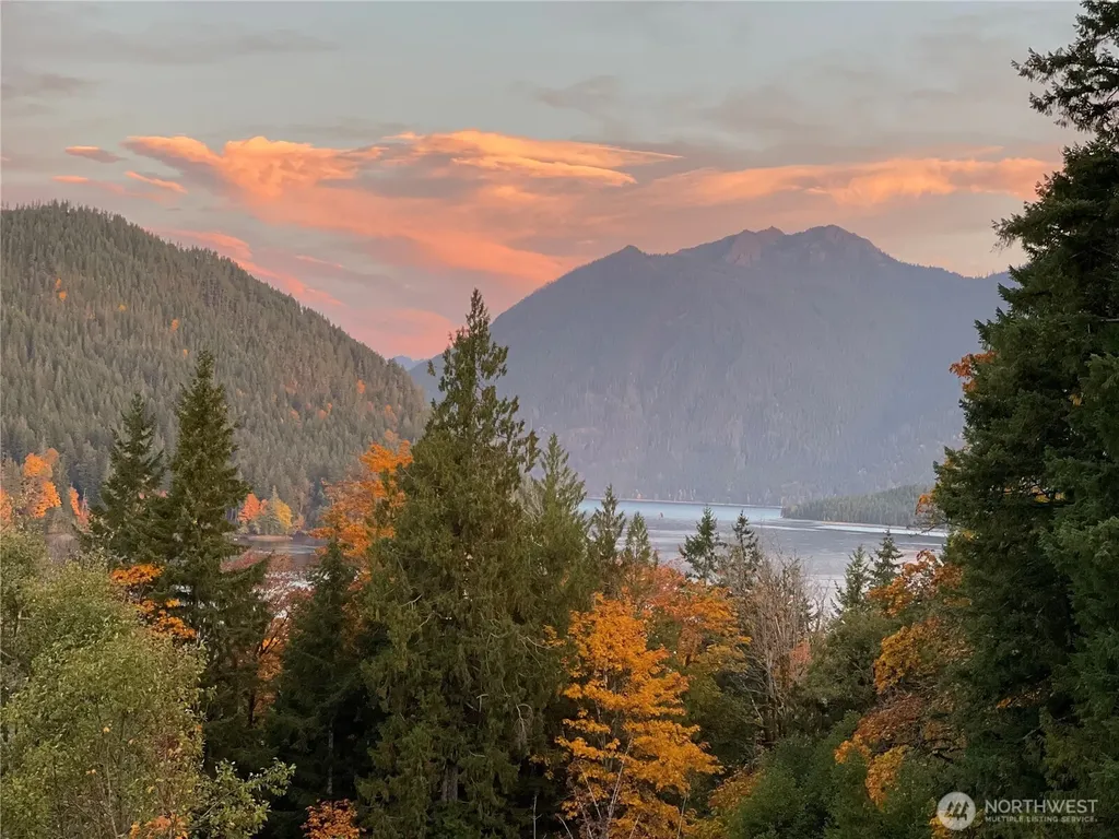 5786 N Lake Cushman Road Hoodsport WA 98548
