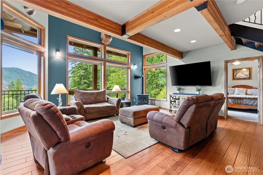 5786 N Lake Cushman Road Hoodsport WA 98548