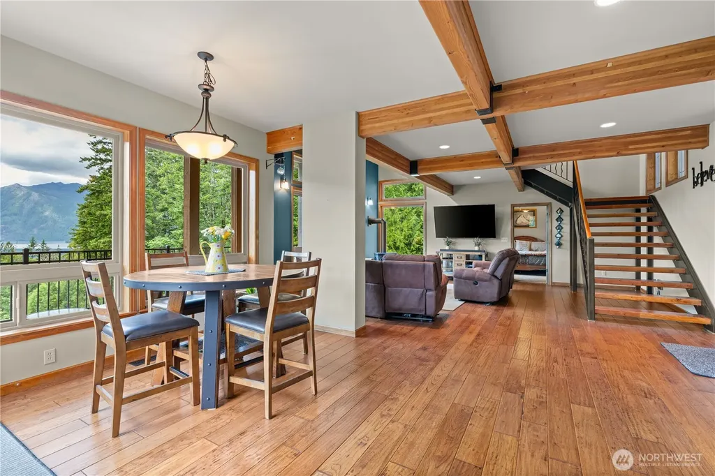 5786 N Lake Cushman Road Hoodsport WA 98548