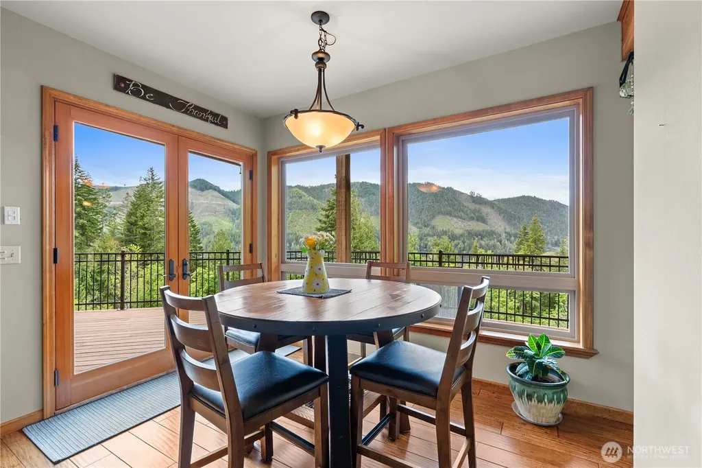 5786 N Lake Cushman Road Hoodsport WA 98548