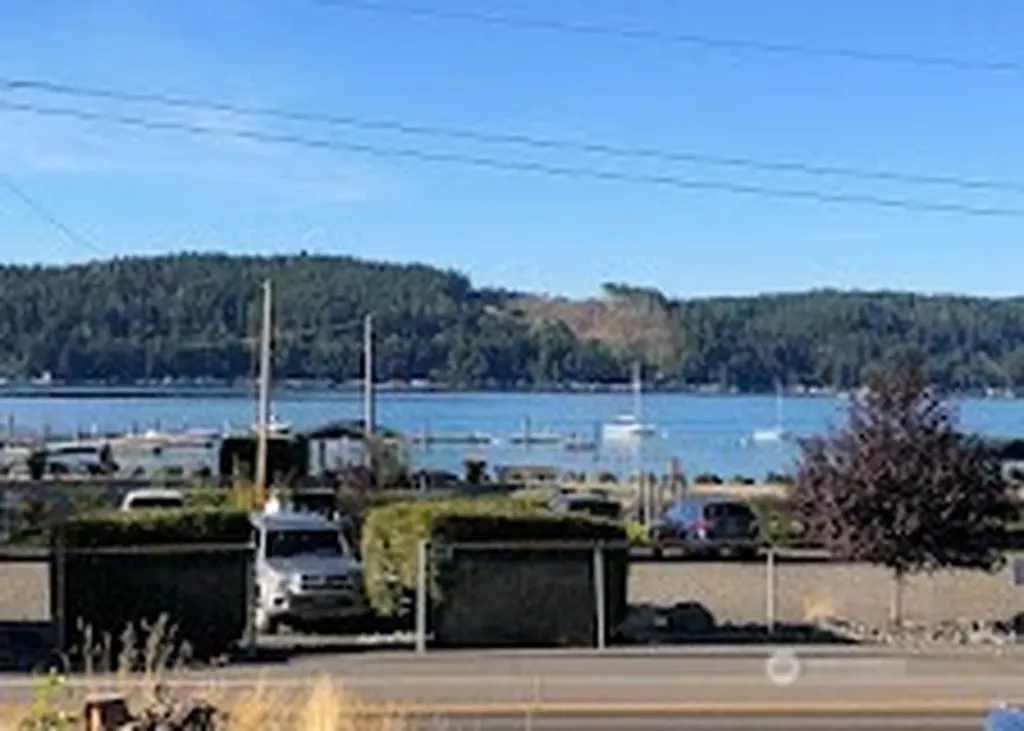 90 E Falls Place E Belfair WA 98528