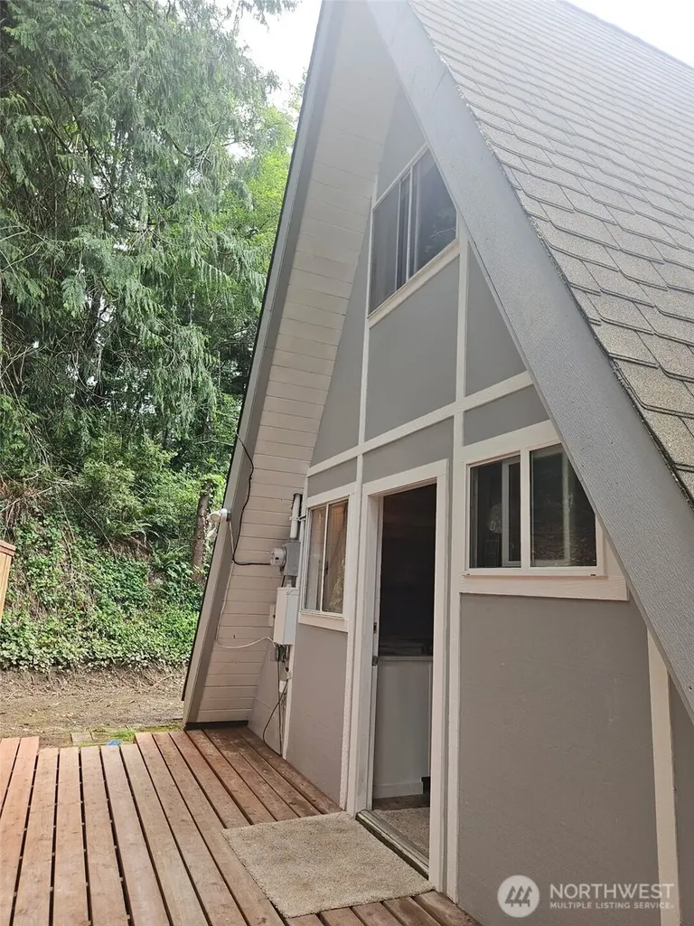 90 E Falls Place E Belfair WA 98528