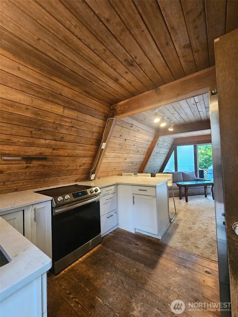 90 E Falls Place E Belfair WA 98528