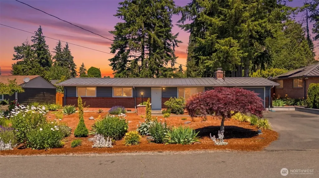 4627 192nd St SW Lynnwood WA 98036