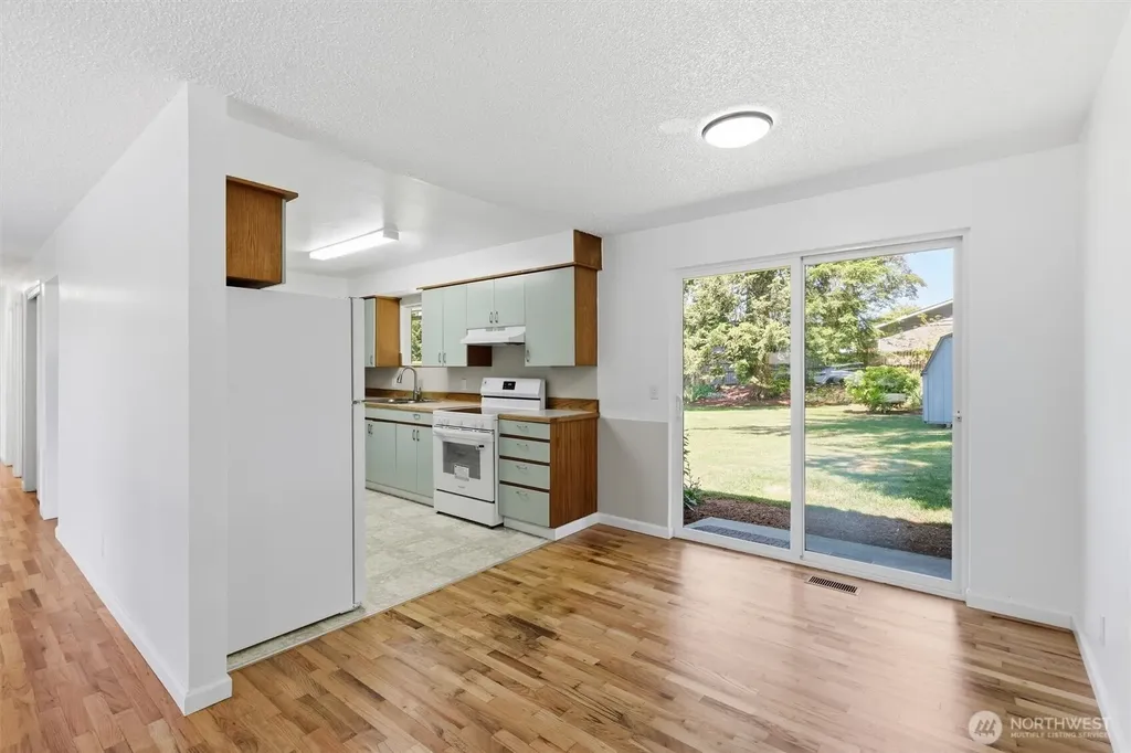 4627 192nd St SW Lynnwood WA 98036