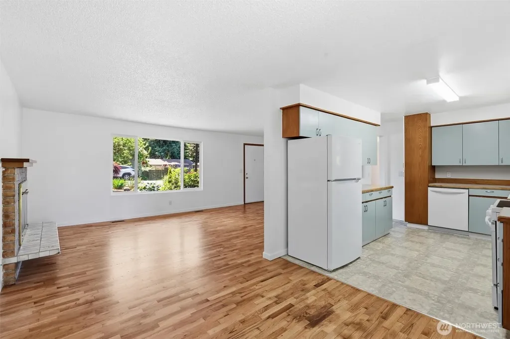 4627 192nd St SW Lynnwood WA 98036
