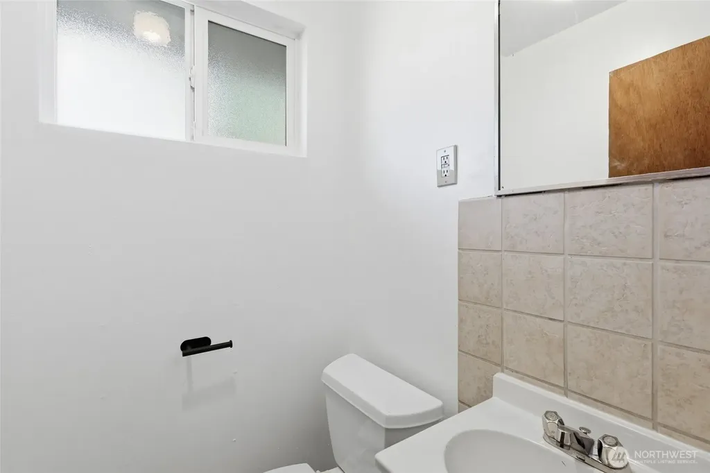 4627 192nd St SW Lynnwood WA 98036