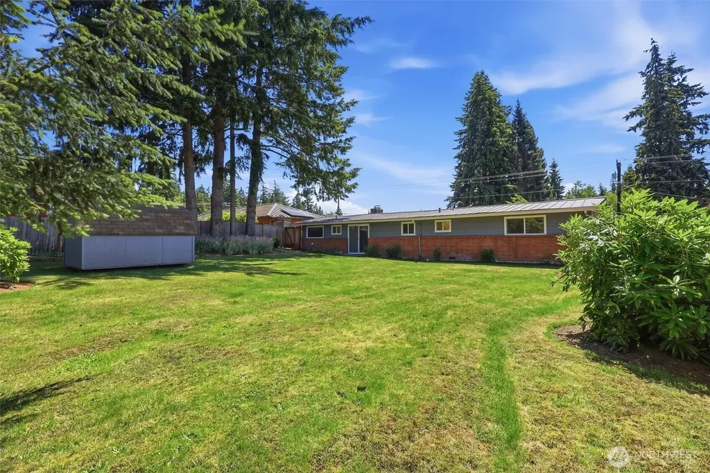 4627 192nd St SW Lynnwood WA 98036